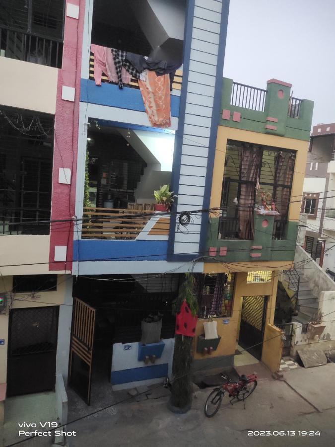 Yashu Guest House اوجاين المظهر الخارجي الصورة